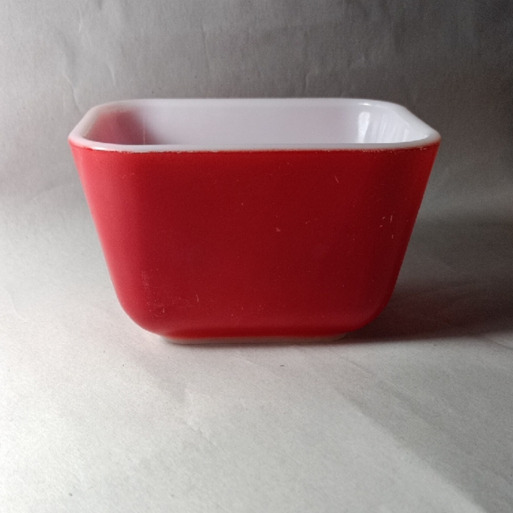Vintage (1940's) Pyrex Small Casserole Dish No Lid